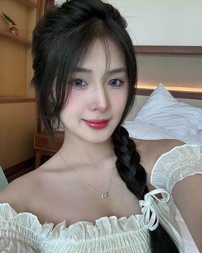 hình ảnh thời trang biển của quỳnh alee bikini