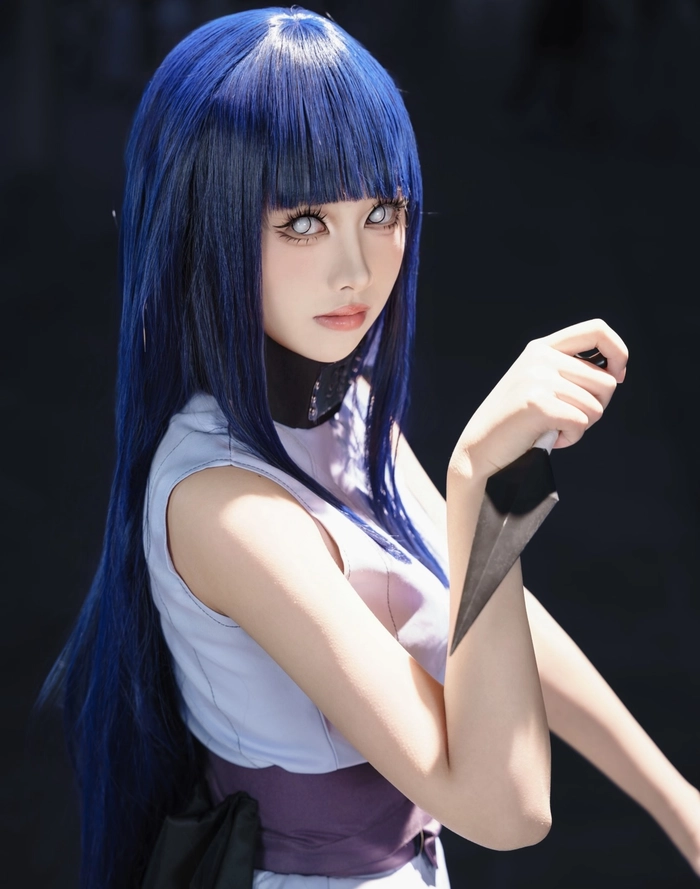 hình cosplay hinata trong bối cảnh rộng