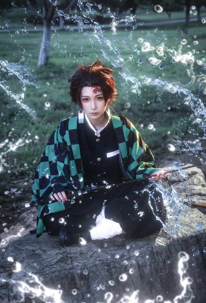 hình cosplay kimetsu no yaiba ngoài trời ánh sáng ổn định