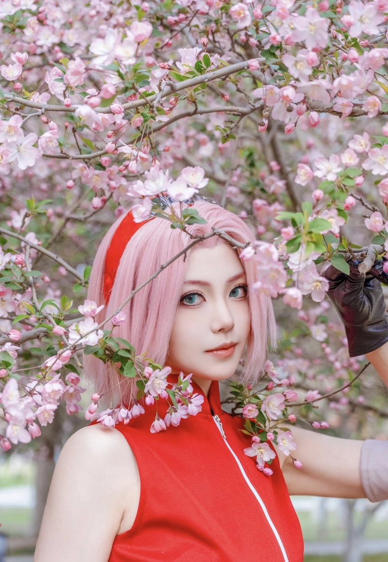 hình cosplay sakura với váy hồng dễ thương