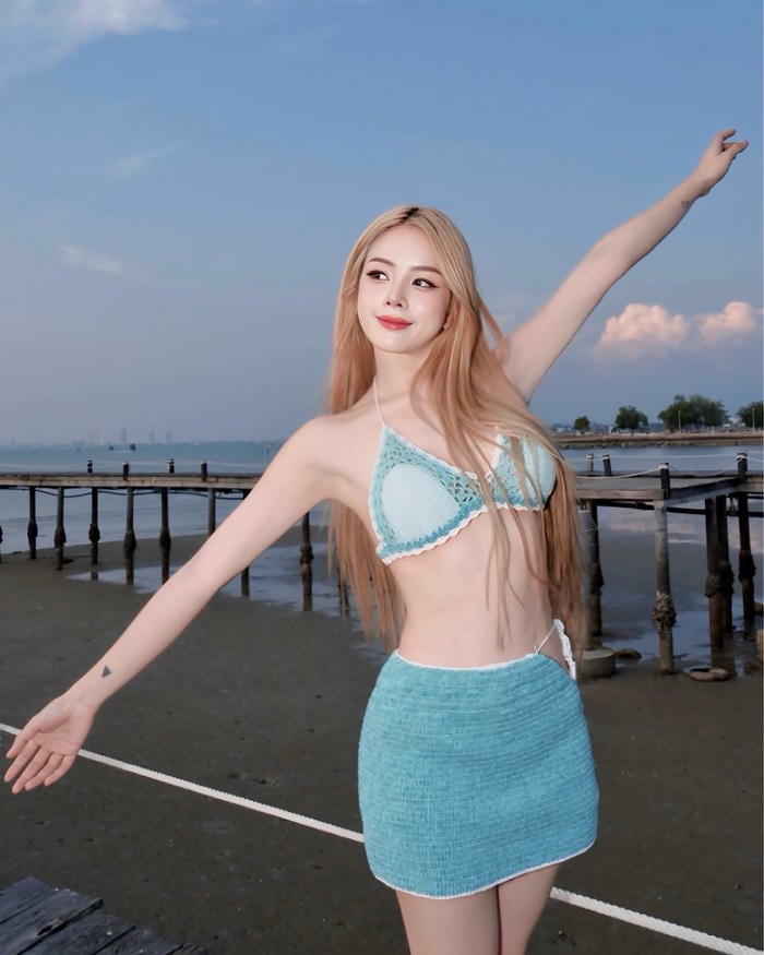 khoe body táo bạo dj mie sexy bikini xanh