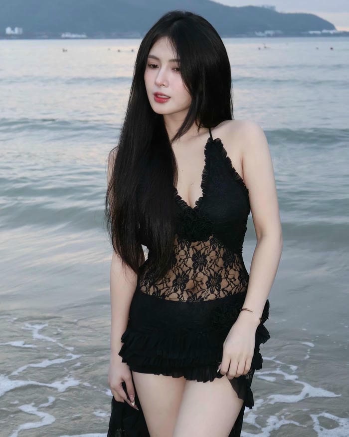 khung cảnh nổi bật quỳnh alee bikini sexy