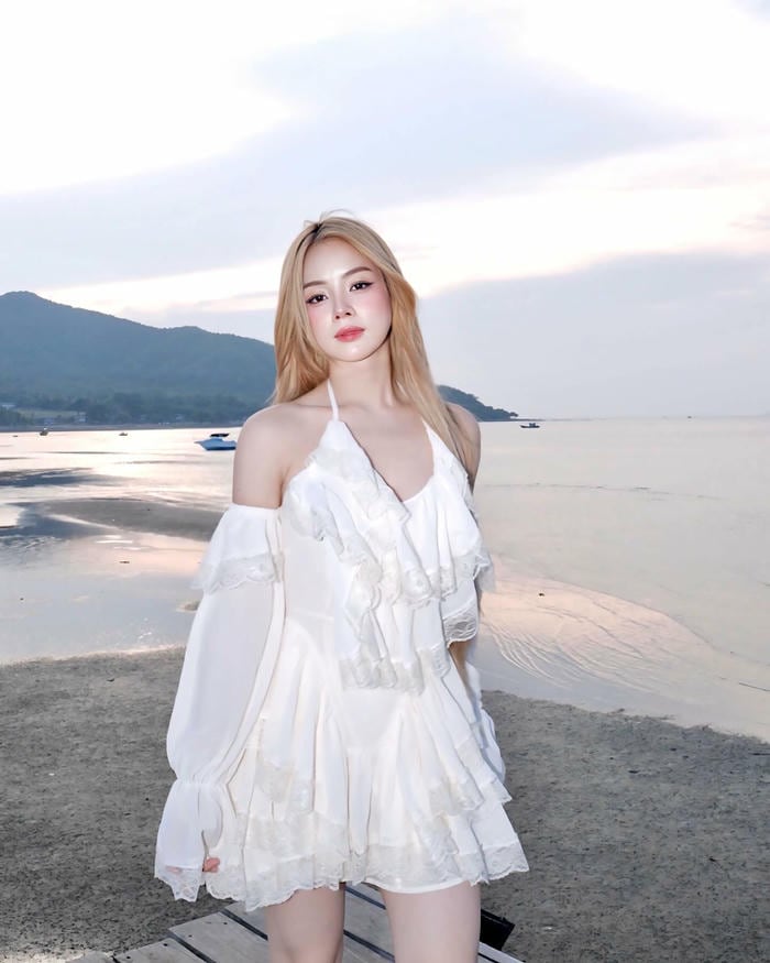 thân hình nóng bỏng dj mie sexy da trắng