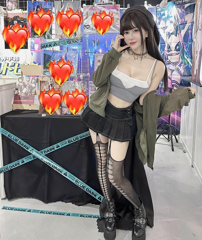 tiny asa leak mông căng mọng nước