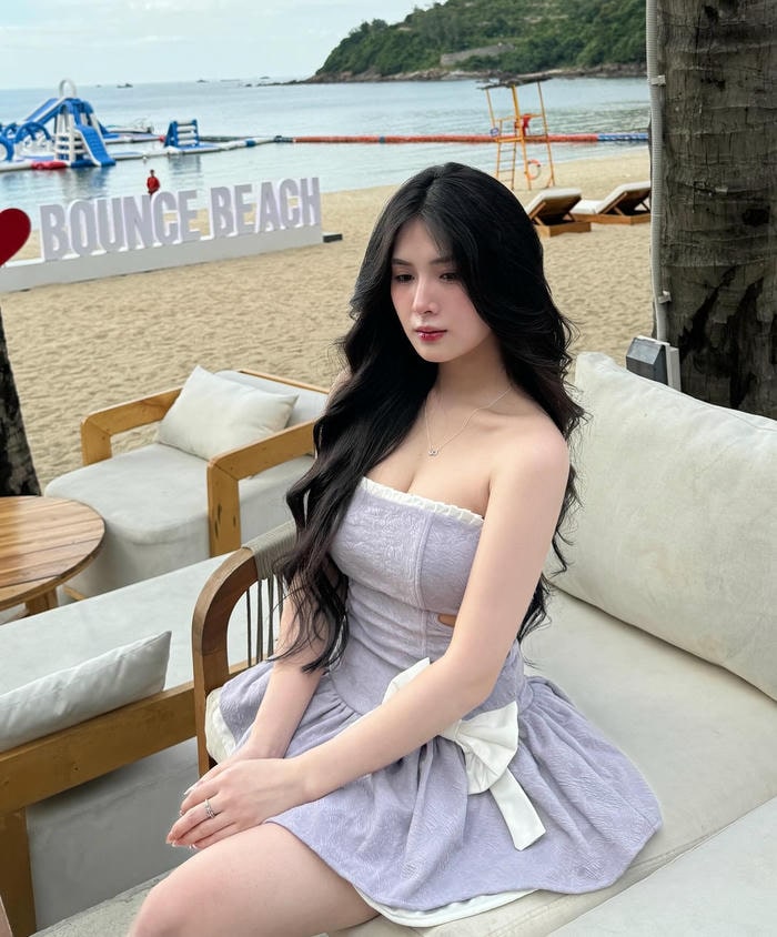 vẻ đẹp gợi cảm mạnh Quỳnh Alee bikini sexy