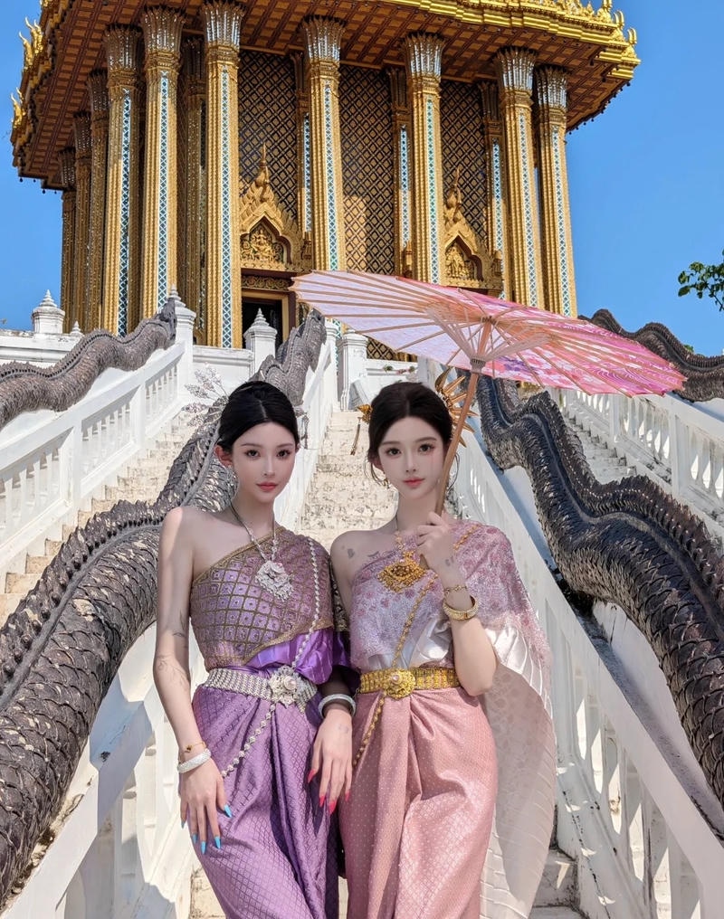 Ảnh gái xinh thái lan trong ánh nắng nhẹ ngoài trời