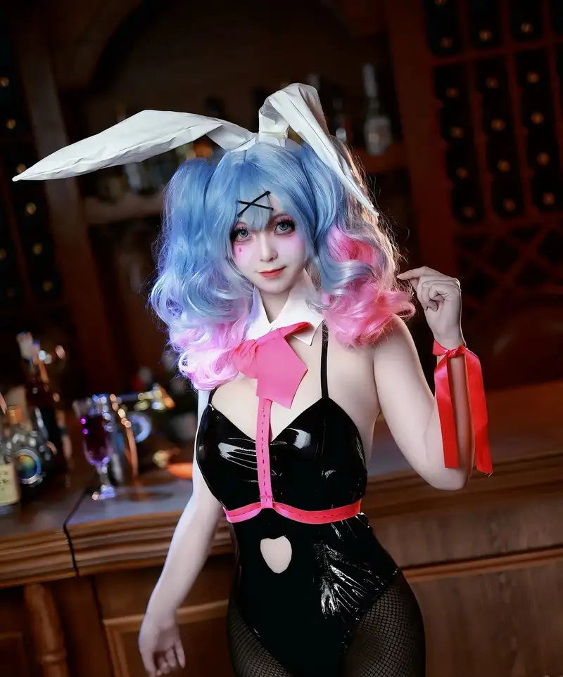 ảnh cosplay thỏ nghệ thuật với ánh sáng đẹp
