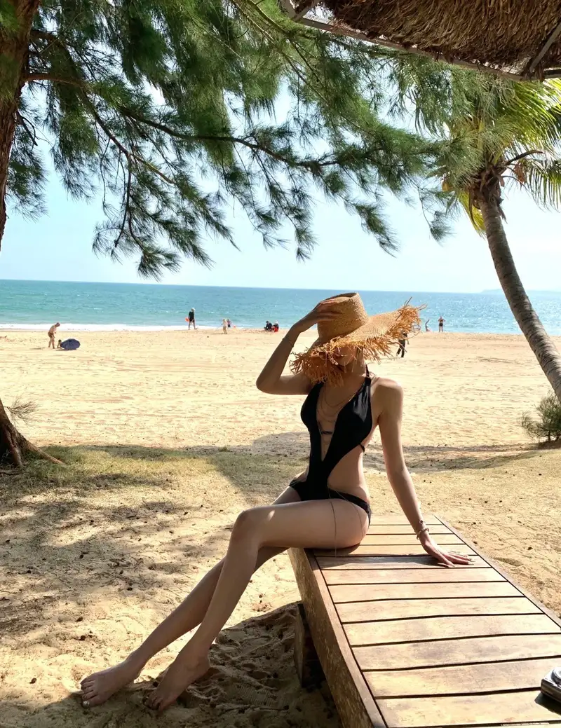 ảnh gái xinh đi biển mặc bikini cuốn hút