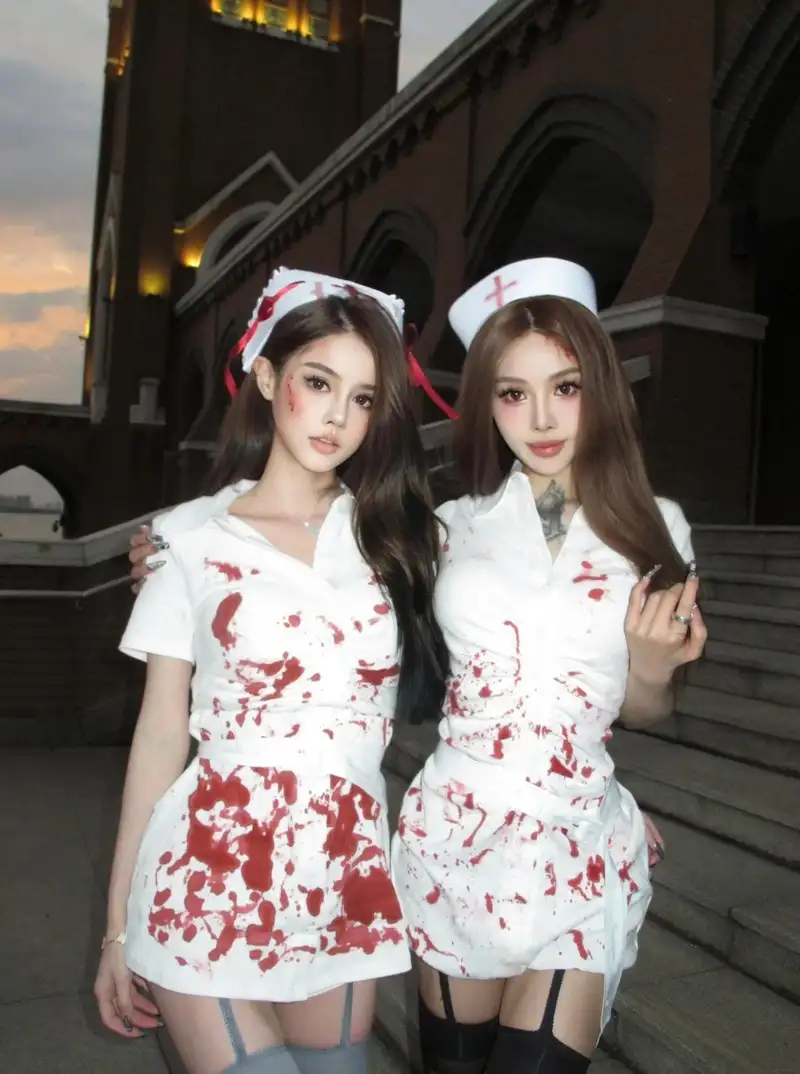 cosplay ma nữ ánh nhìn xuyên thấu