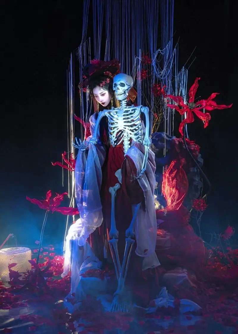 cosplay ma nữ đáng sợ cho lễ hội Halloween