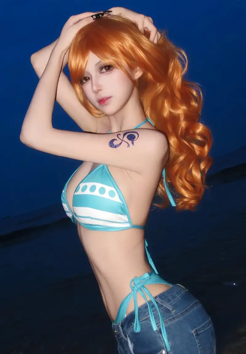cosplay nami nổi bật với mái tóc cam dài