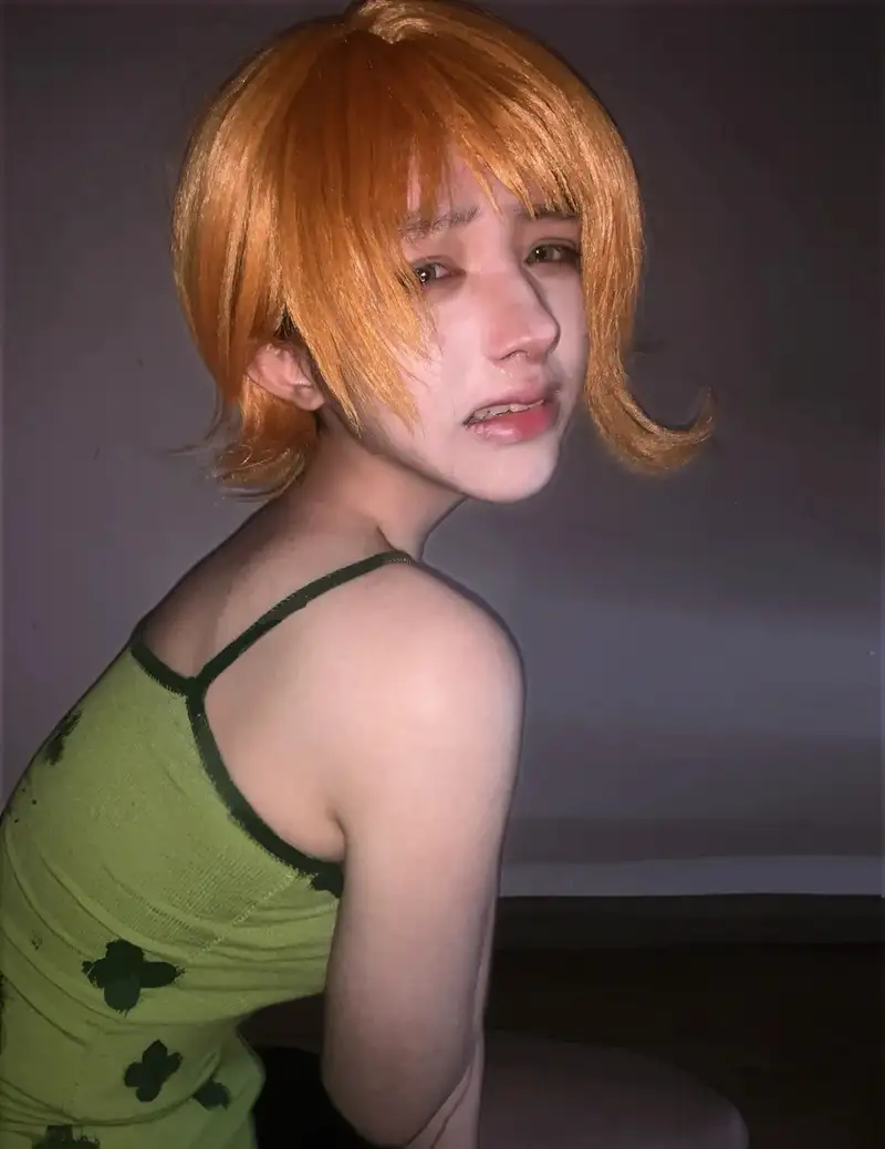 cosplay nami với phong cách gợi cảm nhẹ nhàng