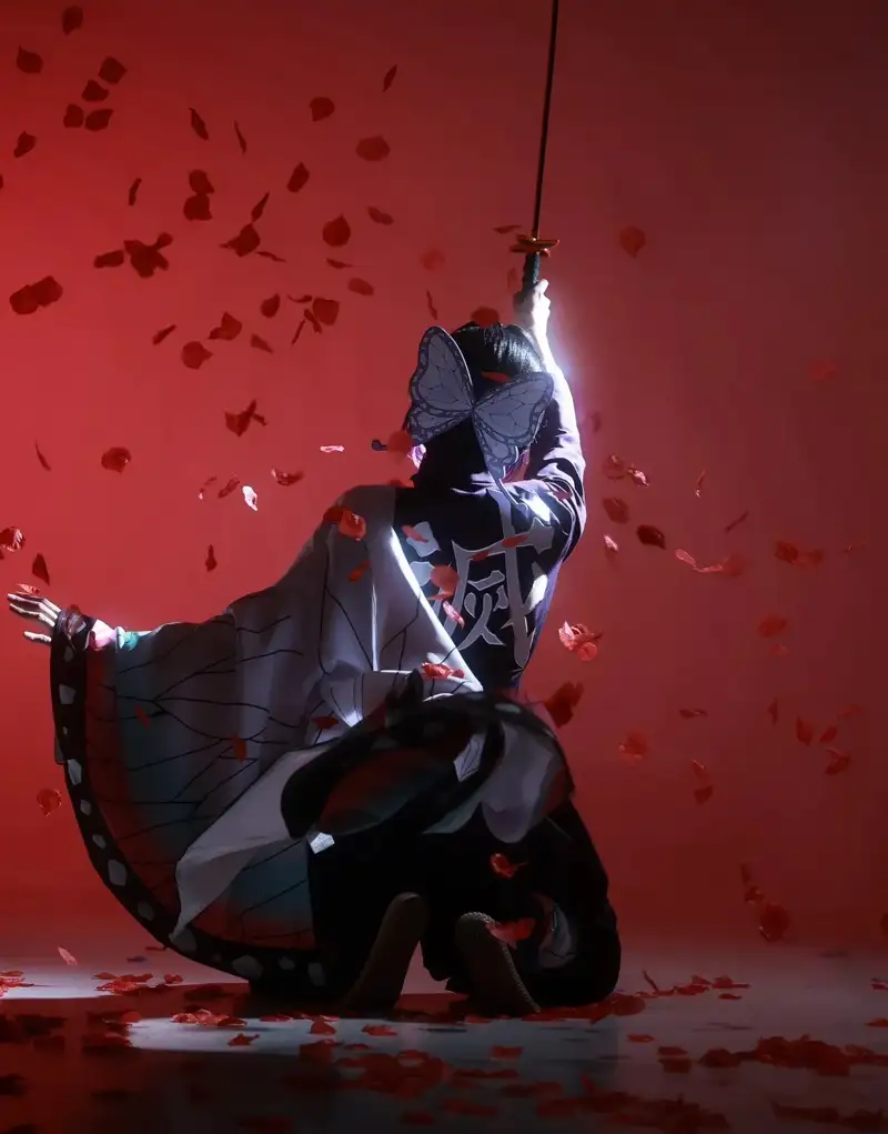cosplay shinobu đẹp tự nhiên trong studio chuyên nghiệp