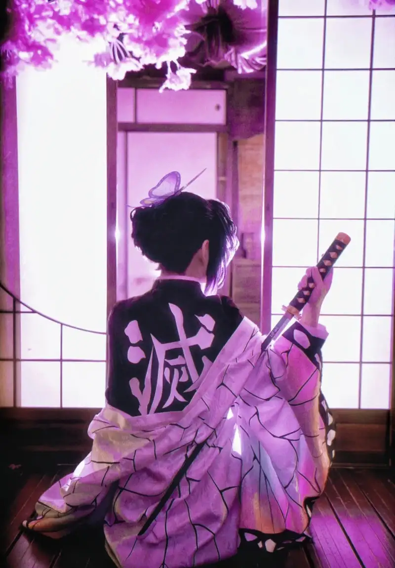 cosplay shinobu tạo dáng nghệ thuật ấn tượng