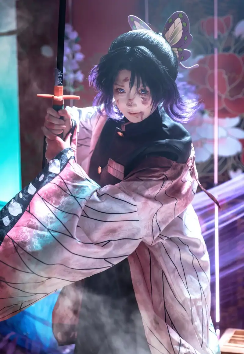 cosplay shinobu với trang phục bướm đầy tinh xảo