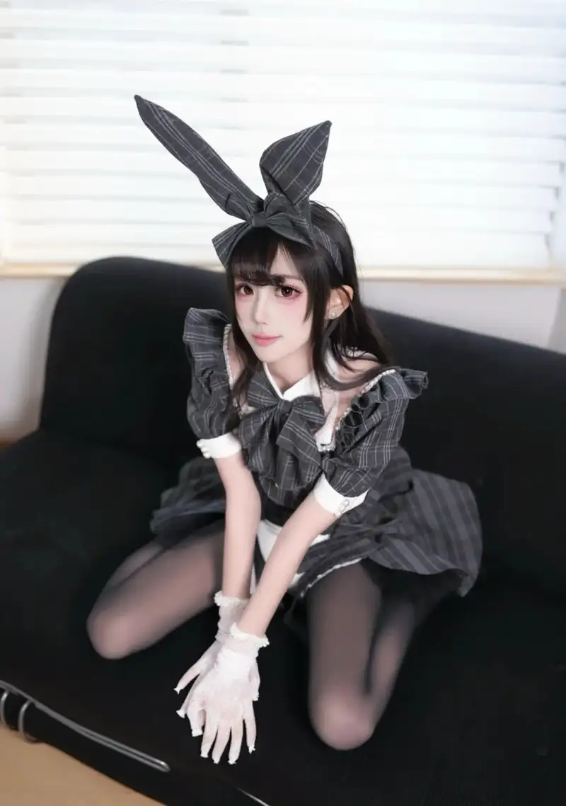 cosplay thỏ quyến rũ nhưng vẫn dễ thương