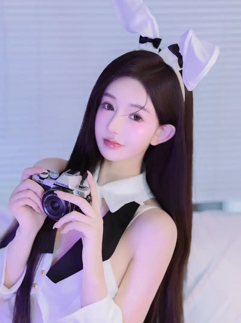 cosplay thỏ trắng phong cách trẻ trung đáng yêu