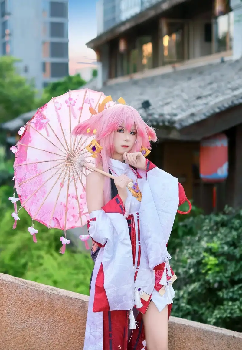 cosplay yae miko với phong cách sang trọng