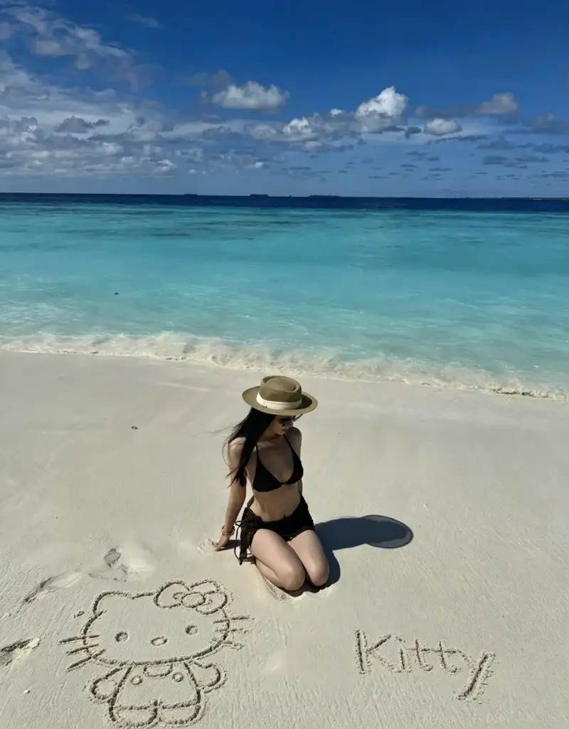 gái xinh ảnh đi biển mặc bikini