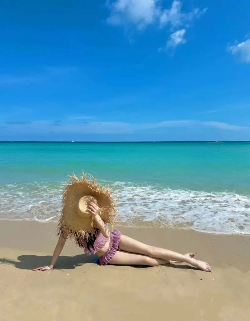 hình ảnh gái xinh đi biển mặc bikini đẹp