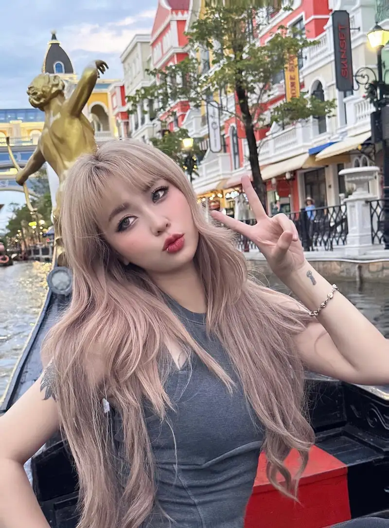 misthy sexy tạo dáng chuyên nghiệp