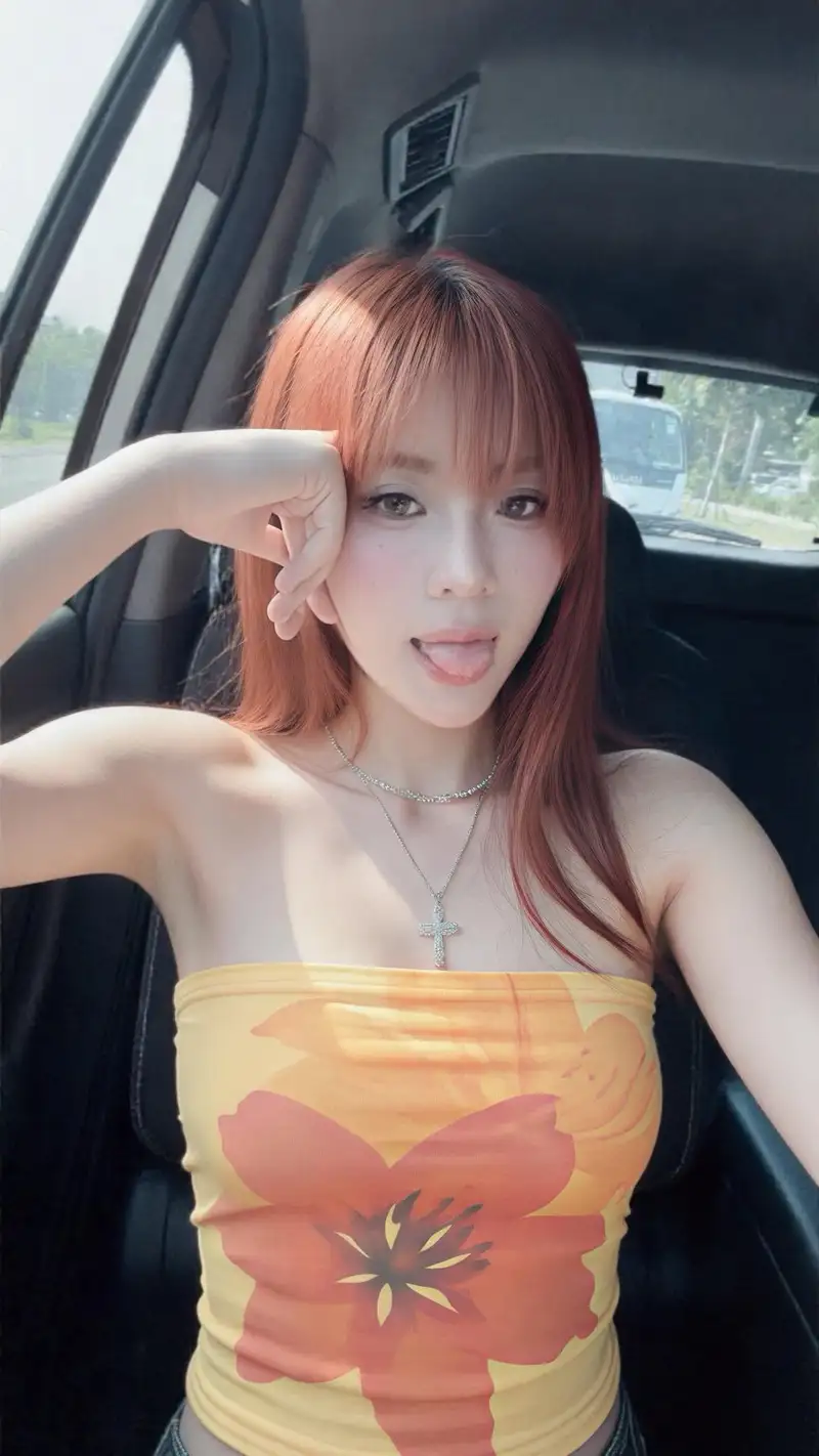 misthy sexy với nụ cười rạng rỡ