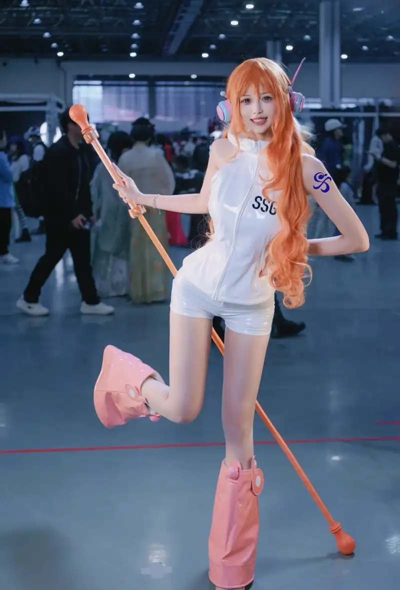 nami cosplay với thần thái chuẩn nhân vật