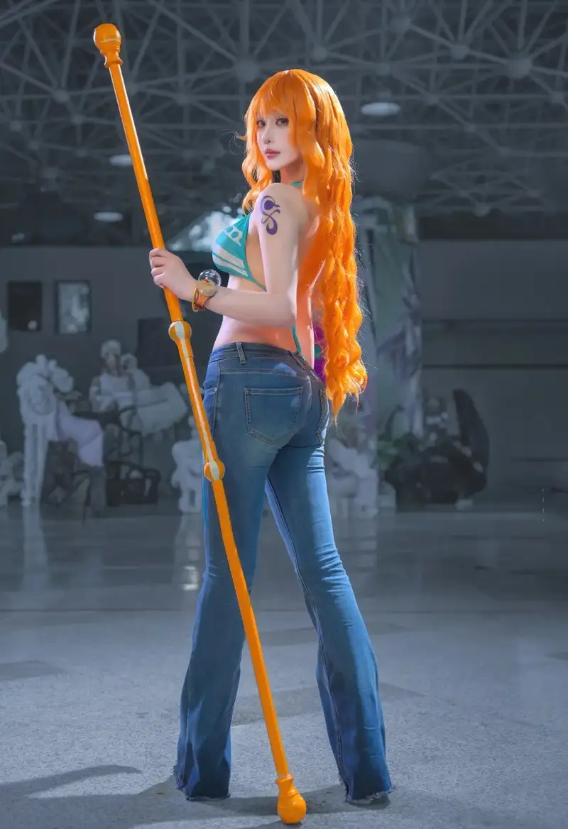 nữ cosplayer cosplay nami đầy quyến rũ