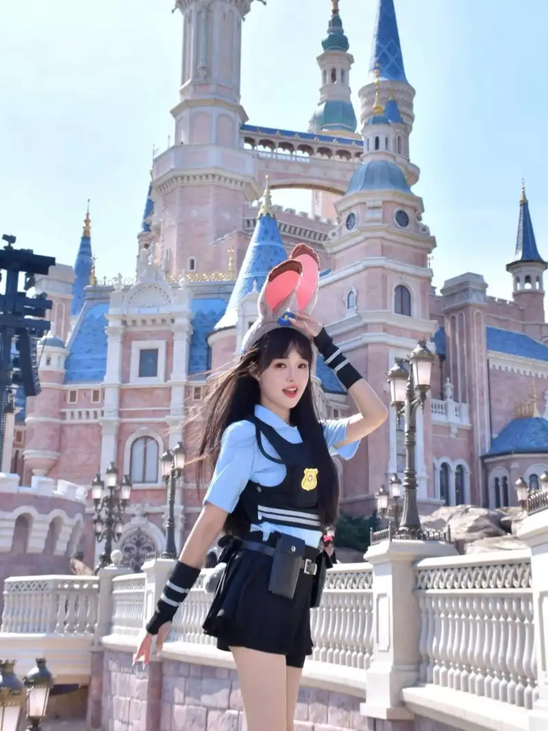 thỏ cosplay dễ thương với trang phục nổi bật