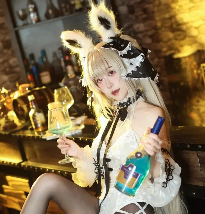 thỏ cosplay nữ với trang phục anime đẹp