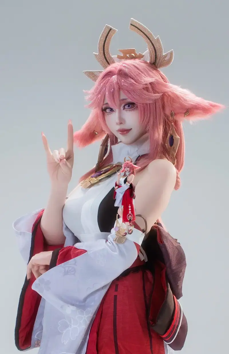 yae miko cosplay phiên bản anime đẹp mắt
