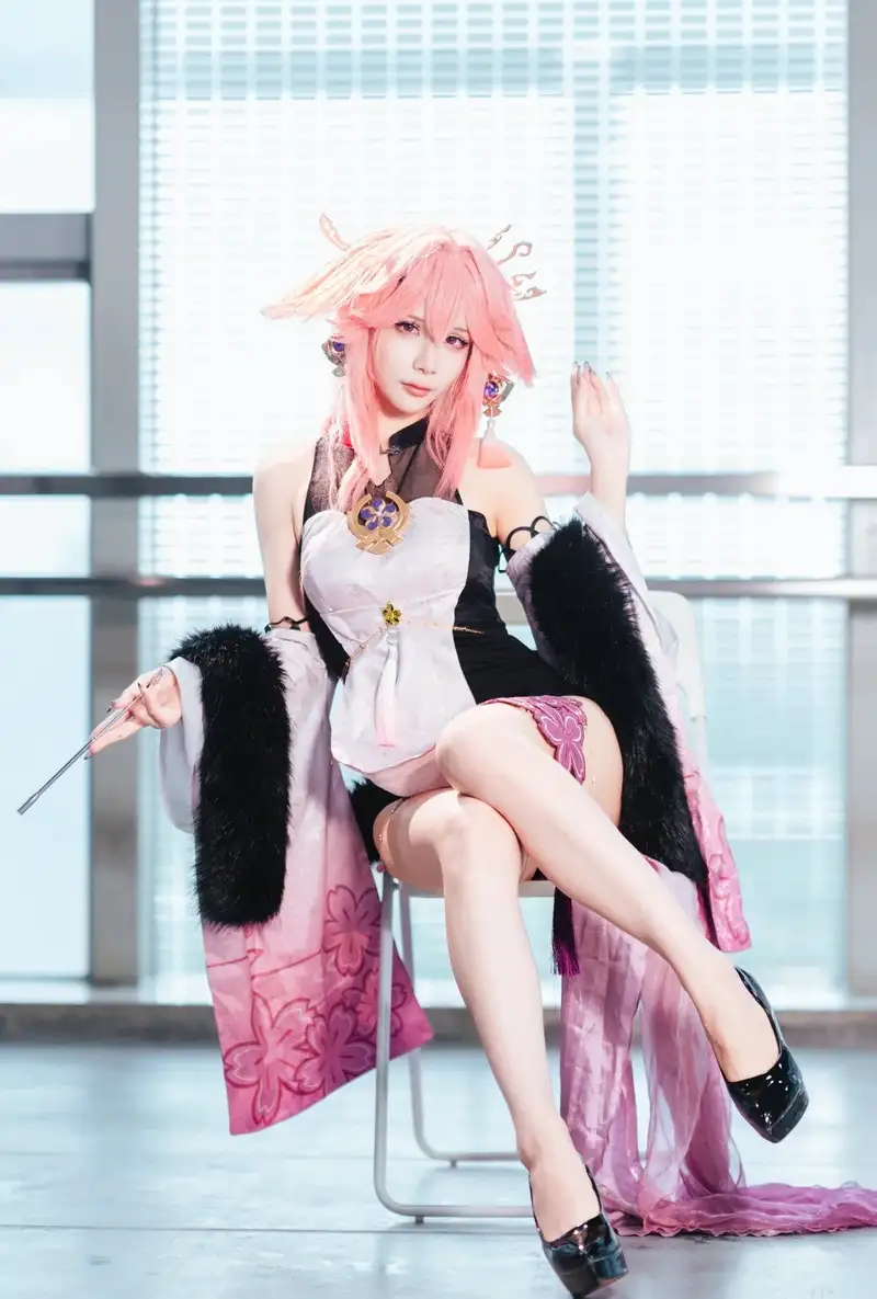 yae miko cosplay phong cách Nhật Bản ấn tượng