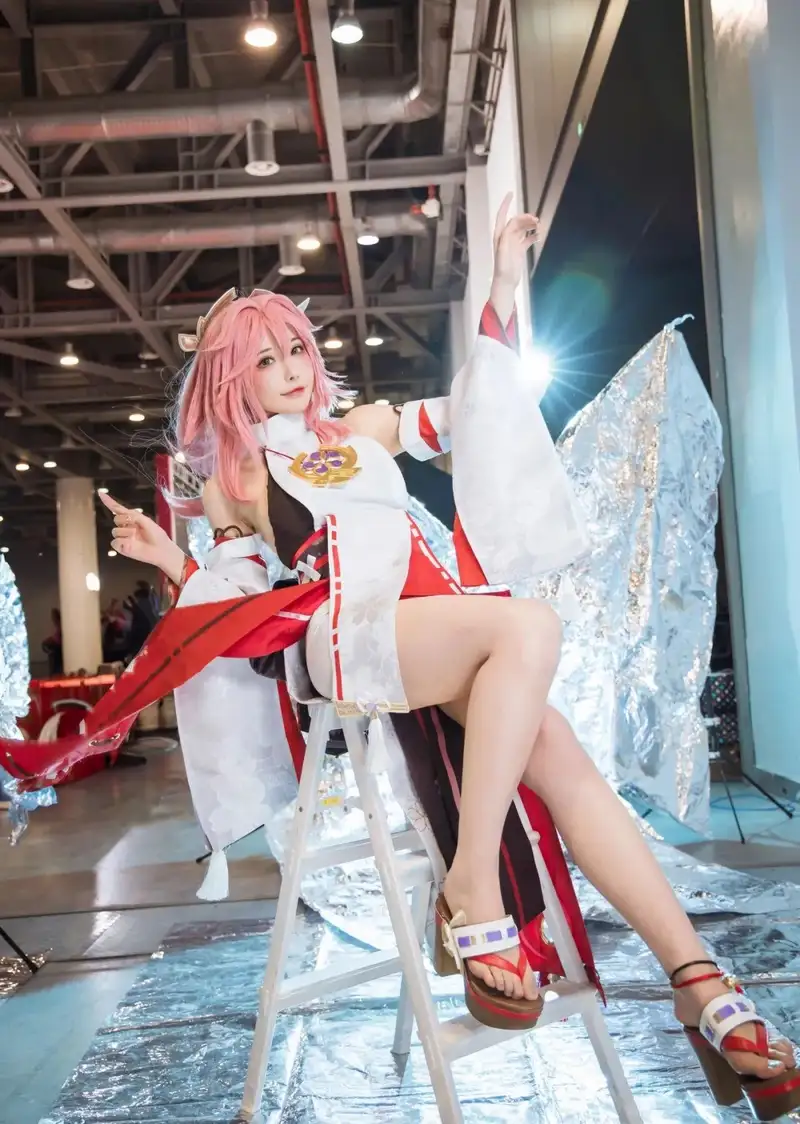 yae miko cosplay trong bộ ảnh chất lượng cao
