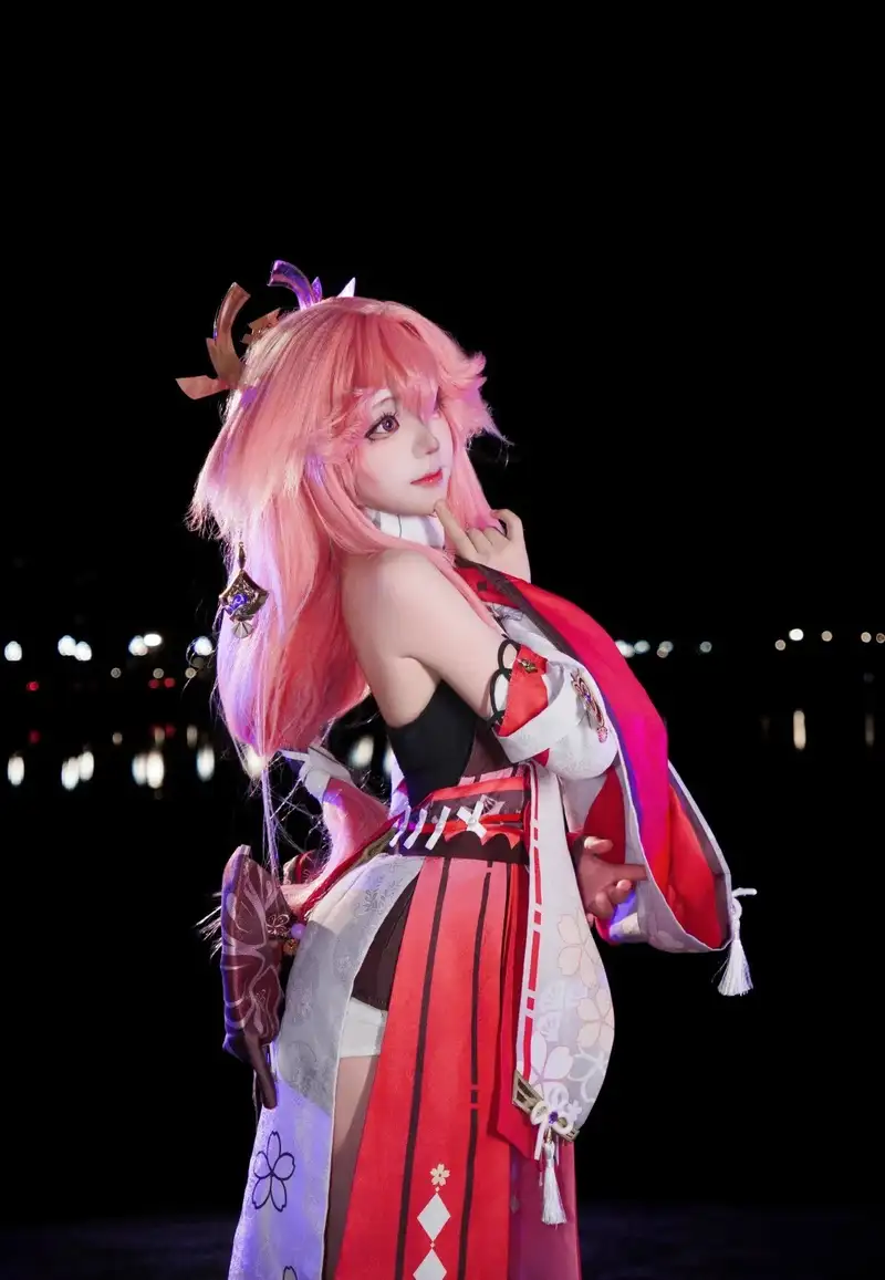 yae miko cosplay với tạo hình đẹp mắt